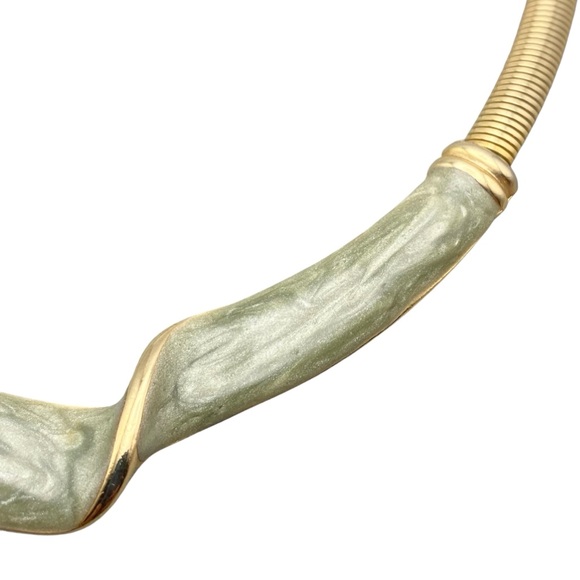 Vintage Gold-Tone Omega Chain with Marbled Green Enamel Pendant Collar Necklace - Picture 5 of 10